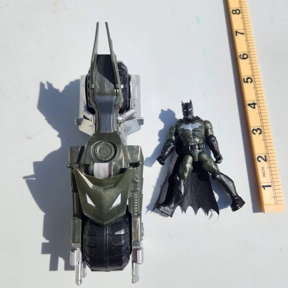 DC Comics Batman Batcycle Batmobile with Action Figure Motorcycle Action Figure - Picture 5 of 7